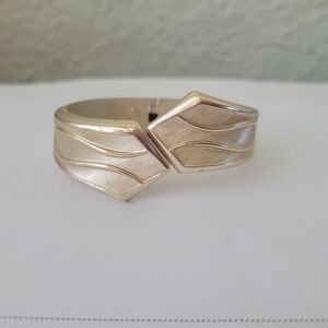Vintage Sarah Coventry Gold Tone MCM Chunky Hinged Clamper Bangle Bracelet